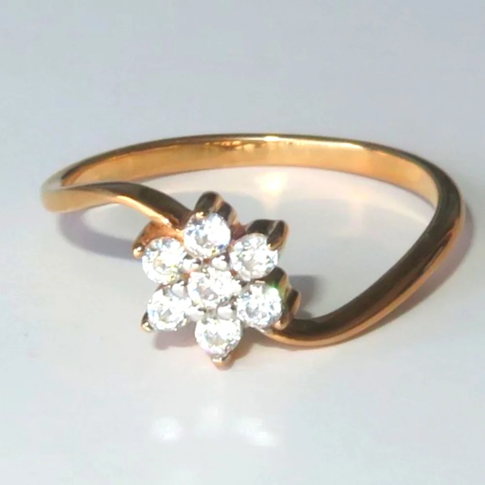 Flower Sparkling Fianite In 14K Rose Gold Ring. Size 7.5